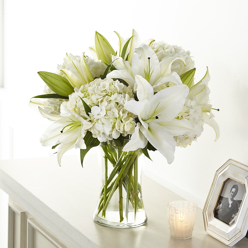 Compassionate Lily Bouquet – Floreria Mexico, Huntington Park CA