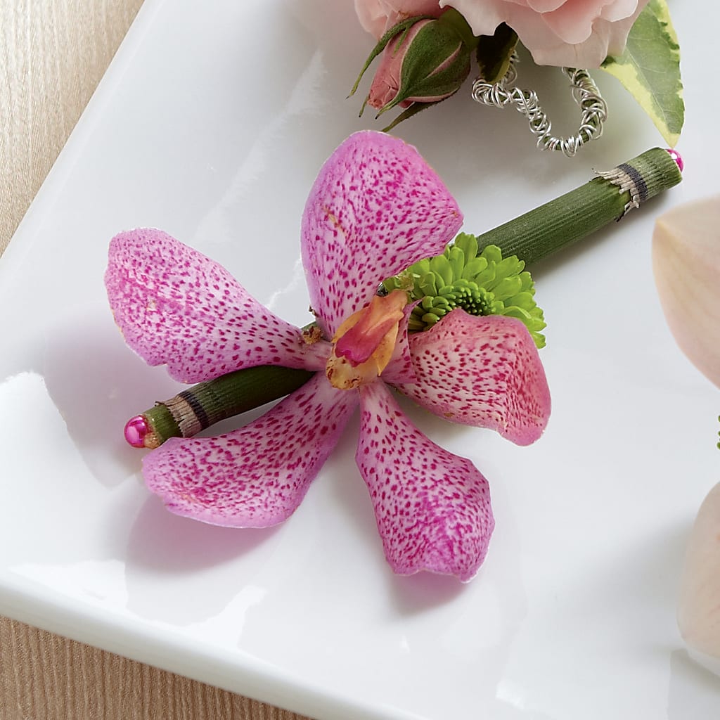 Pink Mokara Boutonniere – Floreria Mexico, Huntington Park CA