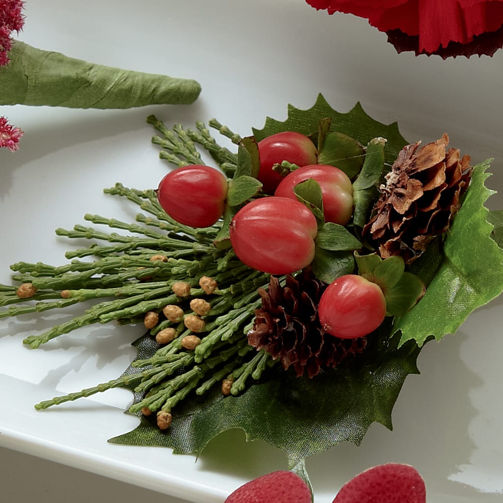 Red Berry Boutonniere – Floreria Mexico, Huntington Park CA